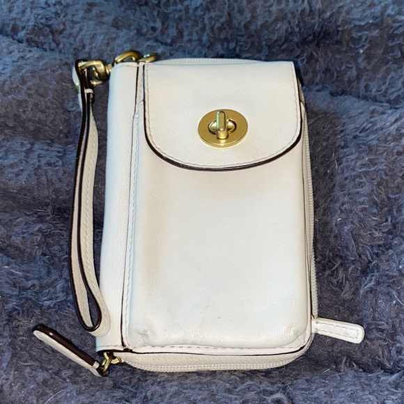 Coach Handbags - Coach Vintage Campbell Universal Turnlock Wristlet EUC